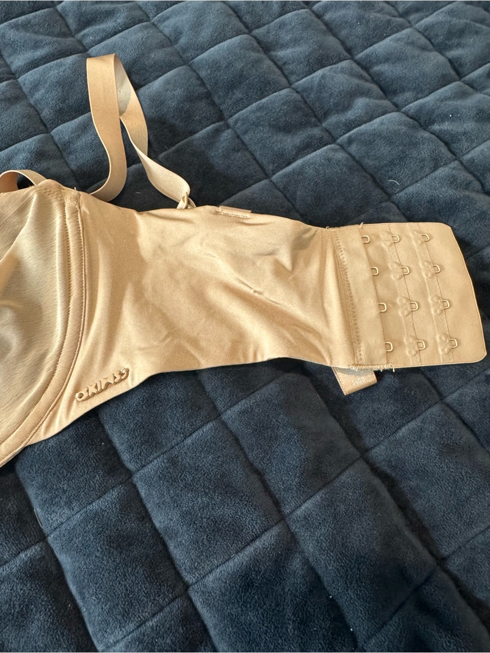 SKIMS Seamless Nude Underwire Bra - Picture 3 of 7